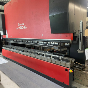 AMADA HFE 400 t x 6000 8 osi CNC skok 350 mm